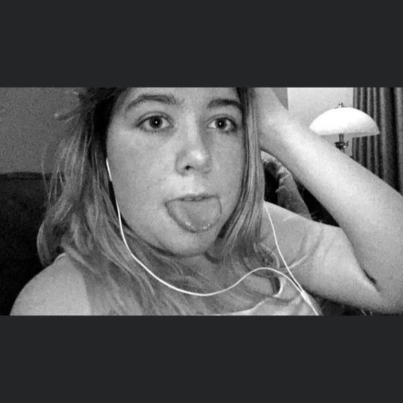 Meet your Posher, Kenzie - Picture 1 of 1